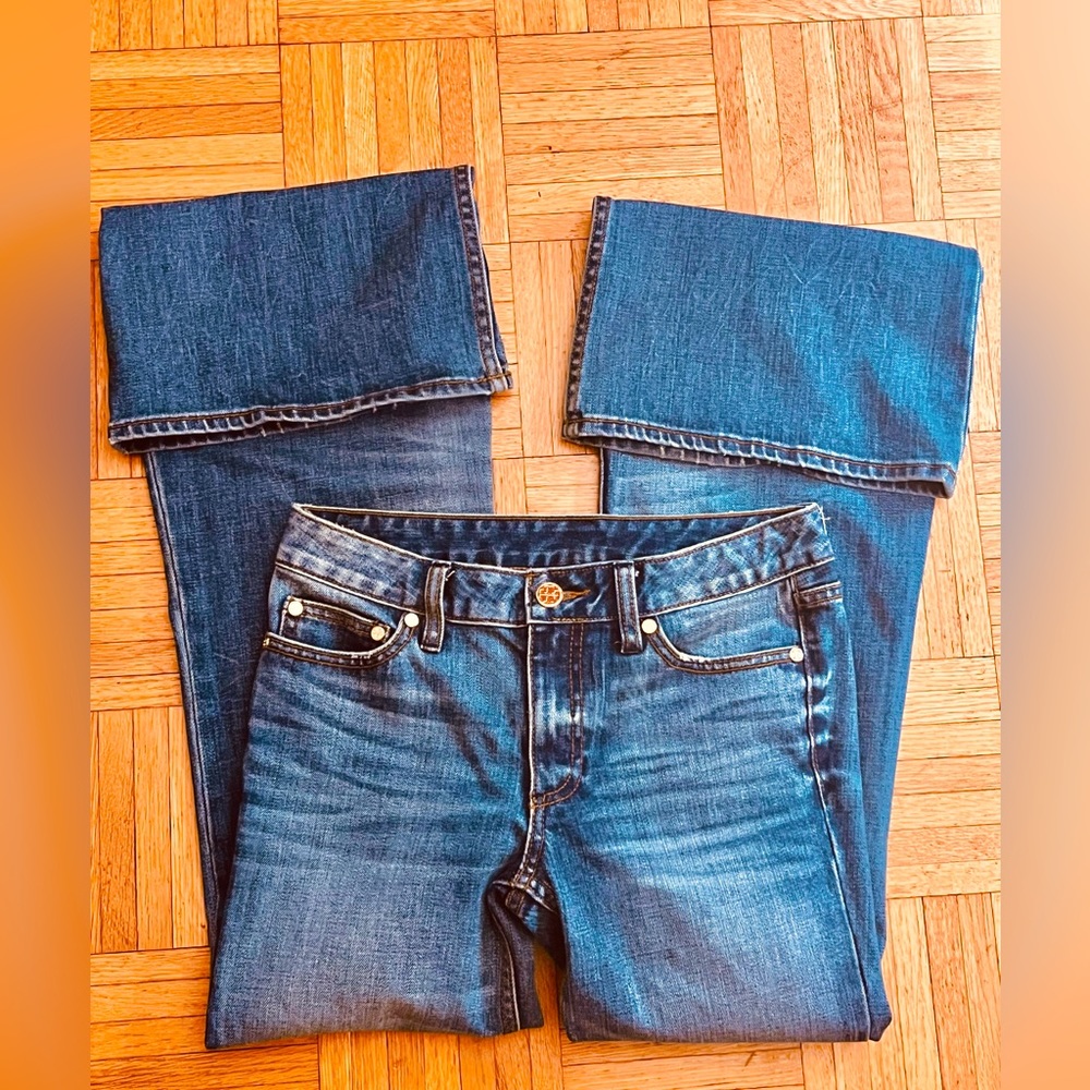 Tory Burch jeans w/2% elastane semi-flare design 8 1/2” rise zip front xc cond.